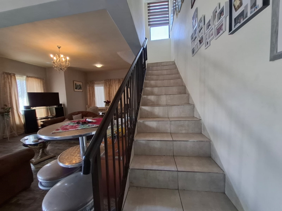 6 Bedroom Property for Sale in Pelican Heights Western Cape